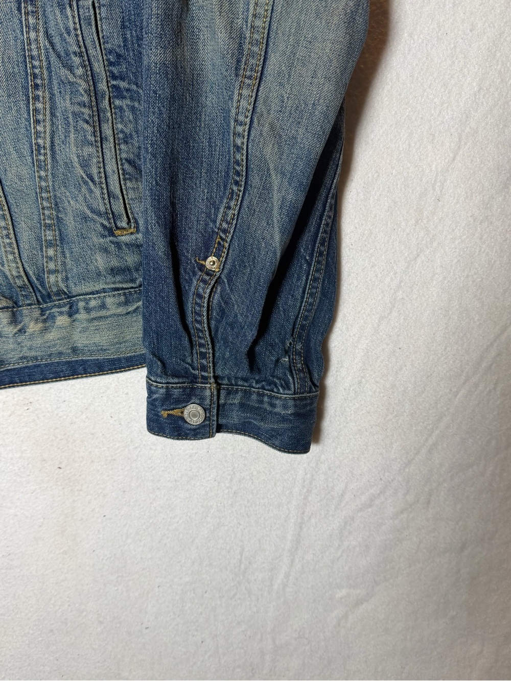 Levi Strauss & Co. Classic Denim Trucker Jacket Medium Wash Men's Size L - Picture 5 of 9